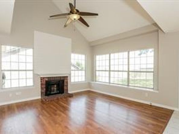 813  Lionel Way , Fort Worth Texas 76108