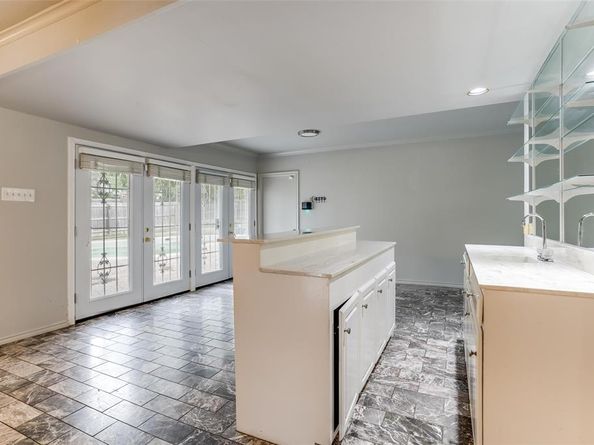 311  Glen Oaks Boulevard , Dallas Texas 75232