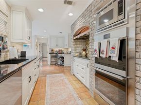 2405  Bluffview Court , Arlington Texas 76011