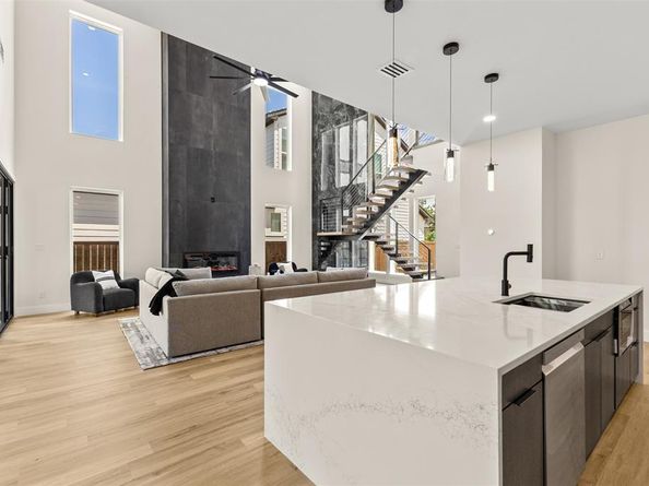 1407  Pueblo Street , Dallas Texas 75212