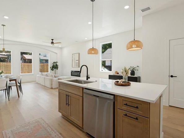 524  Tama Street , Dallas Texas 75203