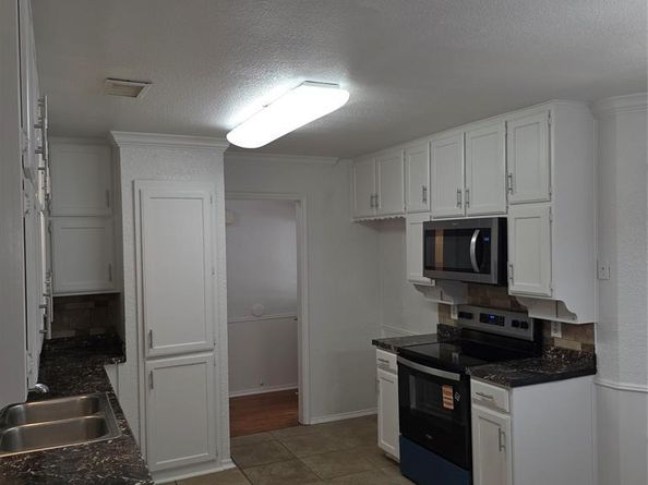 5525  Parliament Drive , Arlington Texas 76017