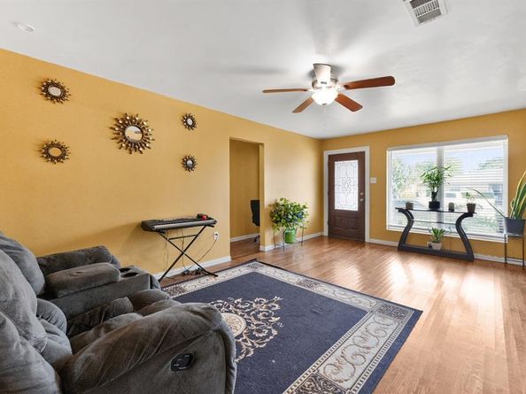 2439  Inadale Avenue , Dallas Texas 75228