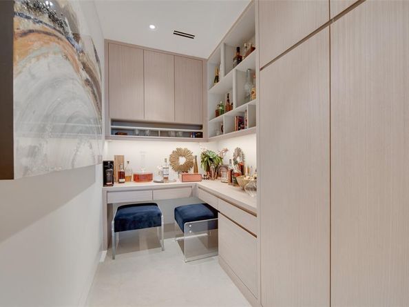 2300  Wolf Street  8A, Dallas Texas 75201