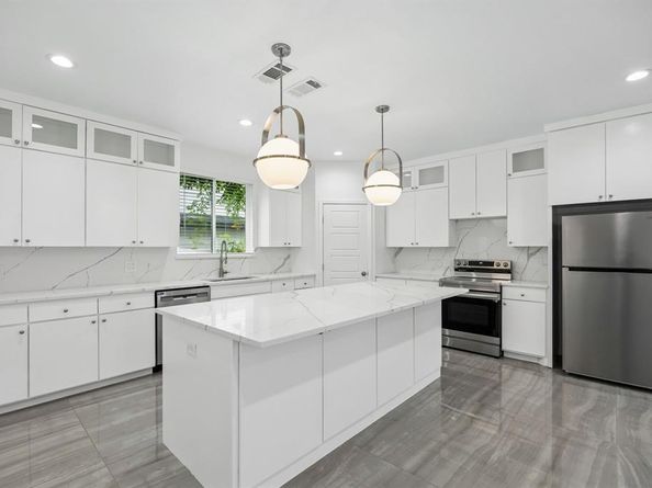 1312  Valley Street , Dallas Texas 75203