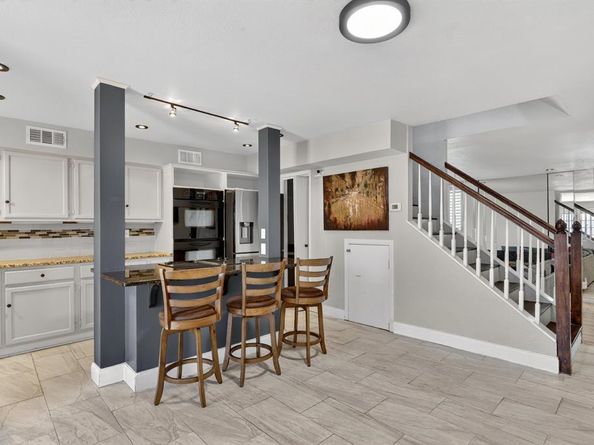 7175  Fair Oaks Avenue  55, Dallas Texas 75231