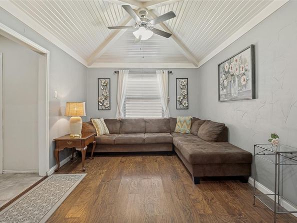 2006 E Branch Hollow Drive , Carrollton Texas 75007