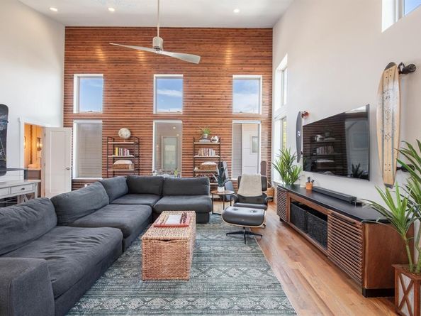 2421 N Garrett Avenue  1, Dallas Texas 75206