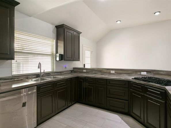 2124  Brentwood Lane , Carrollton Texas 75006