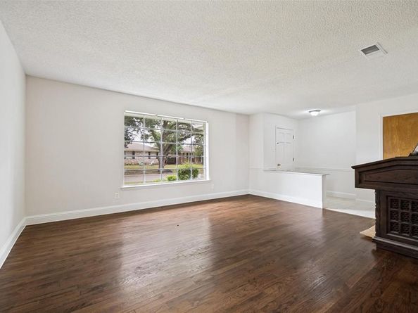 5319  Urban Crest Road , Dallas Texas 75227