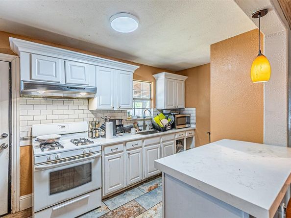 305  Chandler Drive , Garland Texas 75040