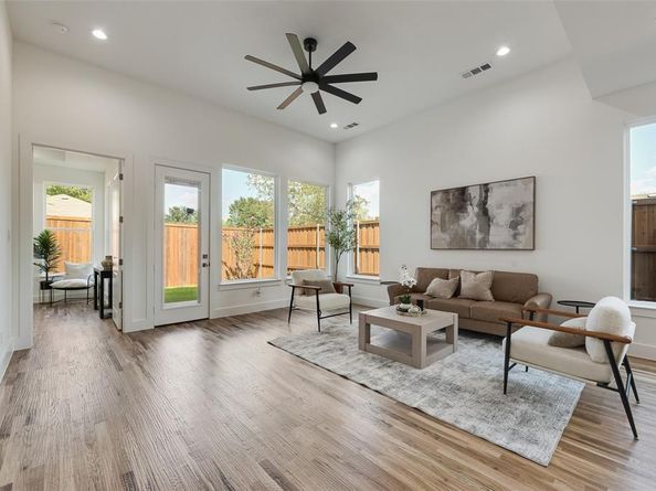 1901  Morris Street , Dallas Texas 75212