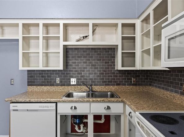 5211  Hideaway Court , Arlington Texas 76017