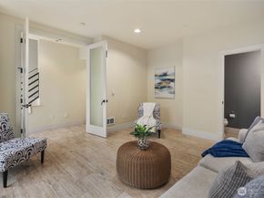 3201 W Lynn Street, Seattle WA 98199