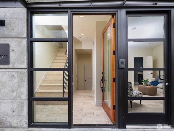 3201 W Lynn Street, Seattle WA 98199