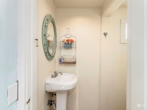 25960 Central Avenue NE, Kingston WA 98346