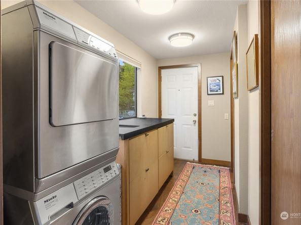 3206 Portage Bay Place E, Seattle WA 98102
