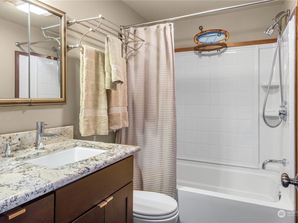 3206 Portage Bay Place E, Seattle WA 98102