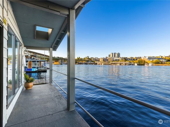 3206 Portage Bay Place E, Seattle WA 98102