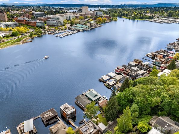 3206 Portage Bay Place E, Seattle WA 98102