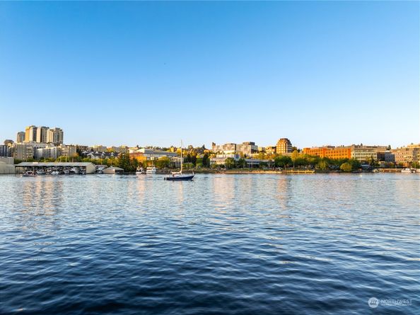 3206 Portage Bay Place E, Seattle WA 98102