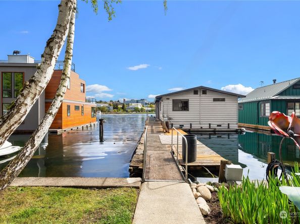 3206 Portage Bay Place E, Seattle WA 98102