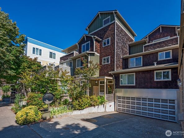 12534 15th Avenue NE 36, Seattle WA 98125