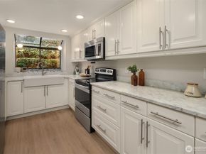 19805 15th Avenue NE 3, Shoreline WA 98155