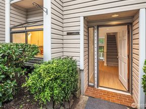 19805 15th Avenue NE 3, Shoreline WA 98155