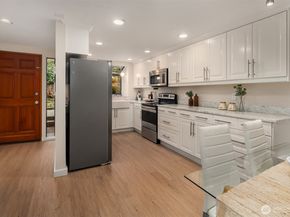 19805 15th Avenue NE 3, Shoreline WA 98155