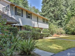 10915 N Deer Drive, Woodway WA 98020