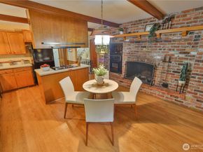 10915 N Deer Drive, Woodway WA 98020