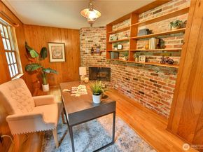 10915 N Deer Drive, Woodway WA 98020