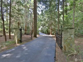 10915 N Deer Drive, Woodway WA 98020