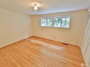10915 N Deer Drive, Woodway WA 98020