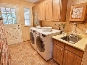 10915 N Deer Drive, Woodway WA 98020