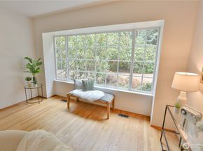 10915 N Deer Drive, Woodway WA 98020
