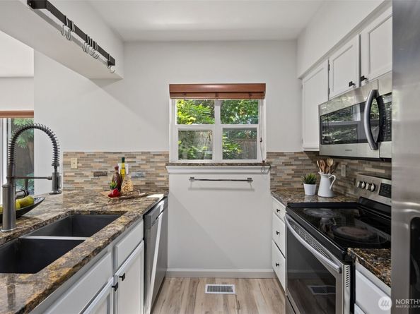 15829 NE 90th Way, Redmond WA 98052