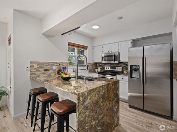 15829 NE 90th Way, Redmond WA 98052