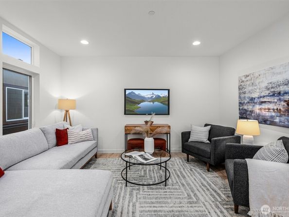 9215 Densmore Avenue N, Seattle WA 98103