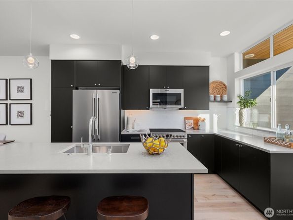 9215 Densmore Avenue N, Seattle WA 98103