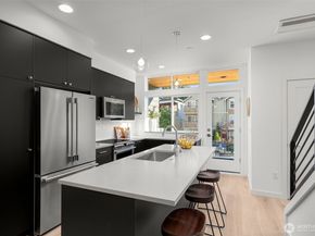 9215 Densmore Avenue N, Seattle WA 98103