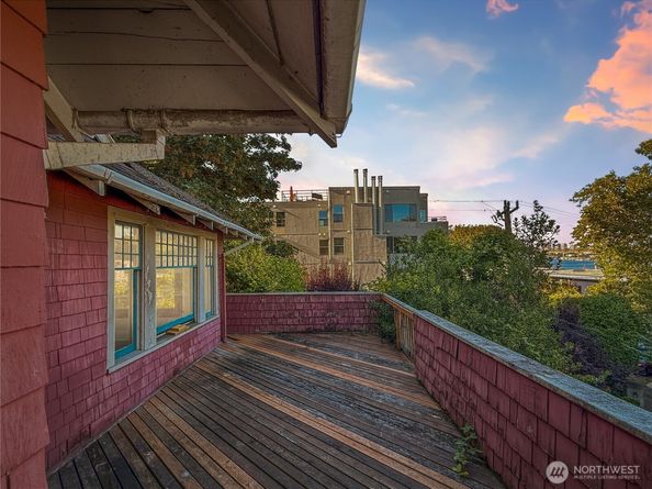 801 Newton Street, Seattle WA 98109