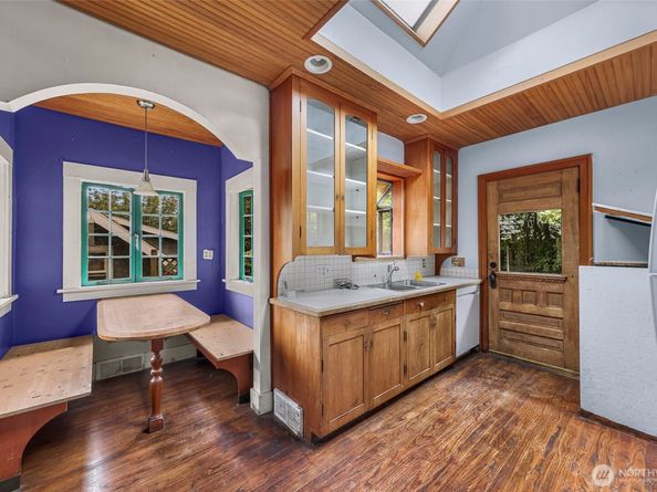 801 Newton Street, Seattle WA 98109