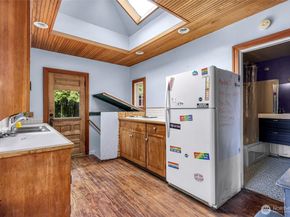 801 Newton Street, Seattle WA 98109