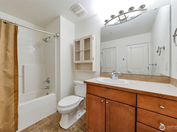 4035 S 212th Court C, SeaTac WA 98198