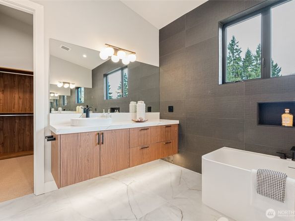 2423 129th Avenue SE, Bellevue WA 98005