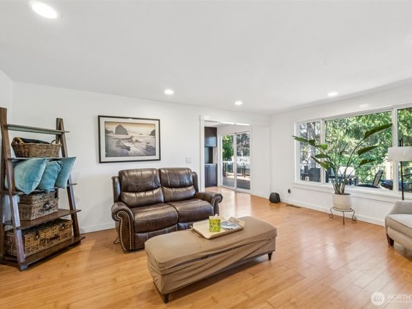 26308 42nd Avenue S, Kent WA 98032