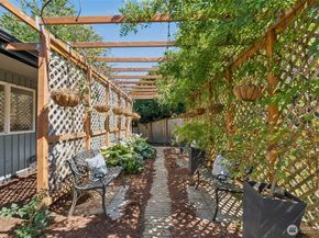 26308 42nd Avenue S, Kent WA 98032