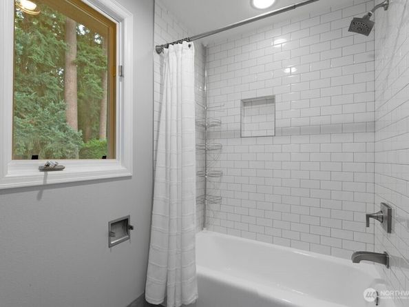 15814 NE 135th Street, Redmond WA 98052